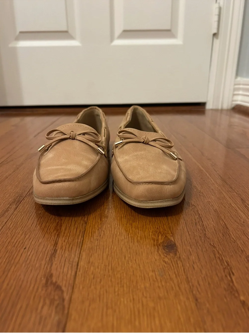 Dolce Vita Modern Tan Driving Loafers Women's Size 9 Bow Slip-On Minimalist